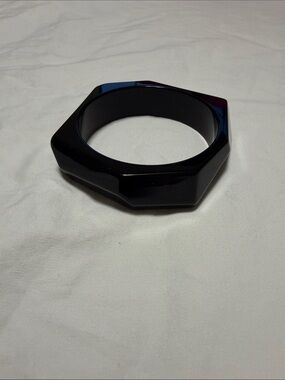 PONO Geometric Resin Bangle Bracelet in Deep Black